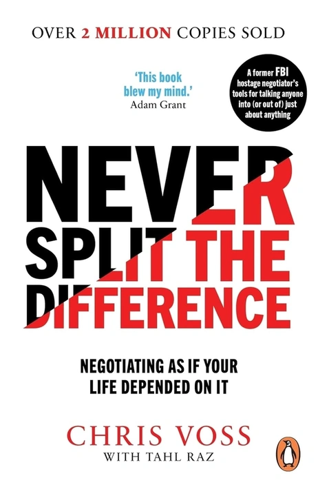Книга Never Split the Difference [Paperback] фото