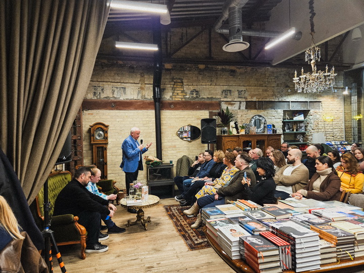 Презентація книги Володимира Савчука "Менеджмент в умовах невизначеності", книгарня Сенс